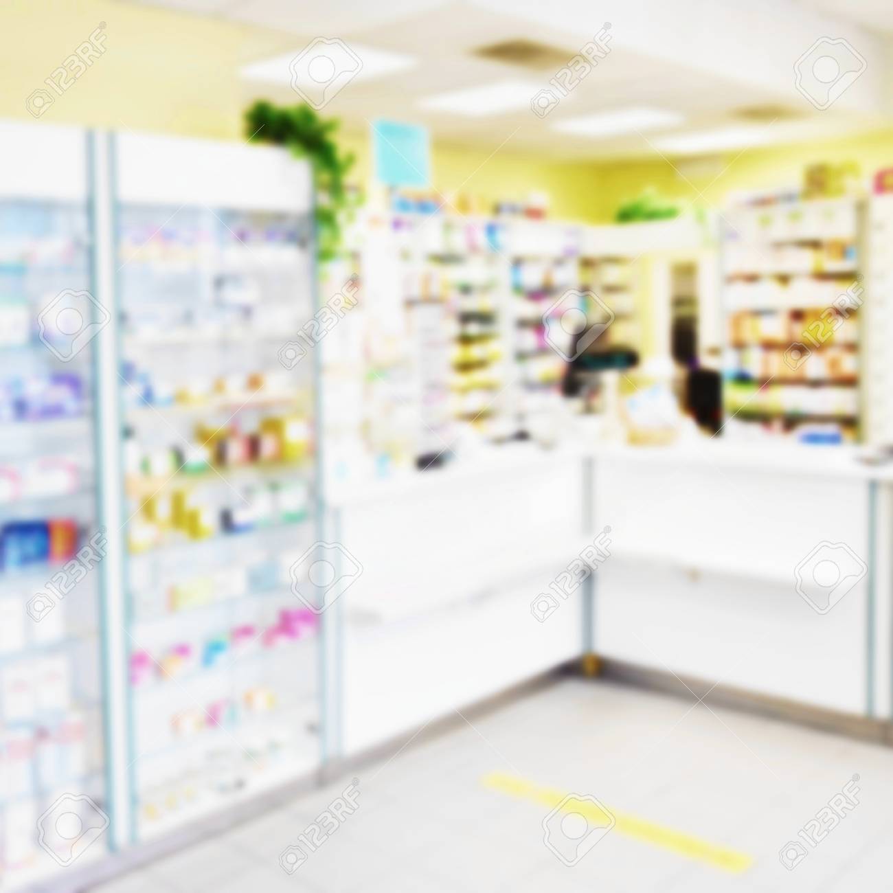 ぼやけた背景 商品やショーケースと薬局のインテリア 健康のための薬とビタミン ショップコンセプト 医療 健康的なライフスタイル の写真素材 画像素材 Image 7498
