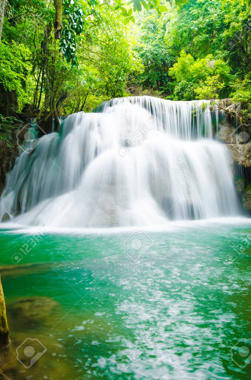 Magnifique Chute D Eau Dans La Foret D Automne Parc National Kanjanaburi Thailande Banque D Images Et Photos Libres De Droits Image