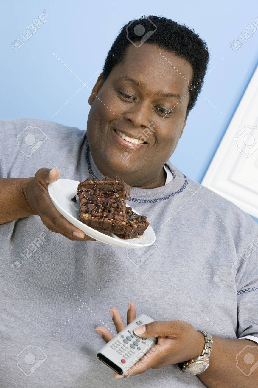 Gateau De Surcharge Ponderale Homme Manger Banque D Images Et Photos Libres De Droits Image