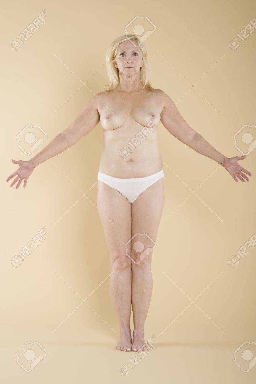 露出 女 彼女の胸を露出する女性の写真素材・画像素材 Image 18779311