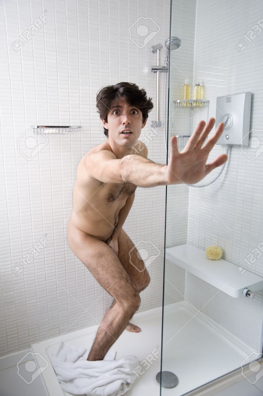 Joven Pillada Desnuda En El Baño Fotos, retratos, imágenes y fotografía de  archivo libres de derecho. Image 20742239