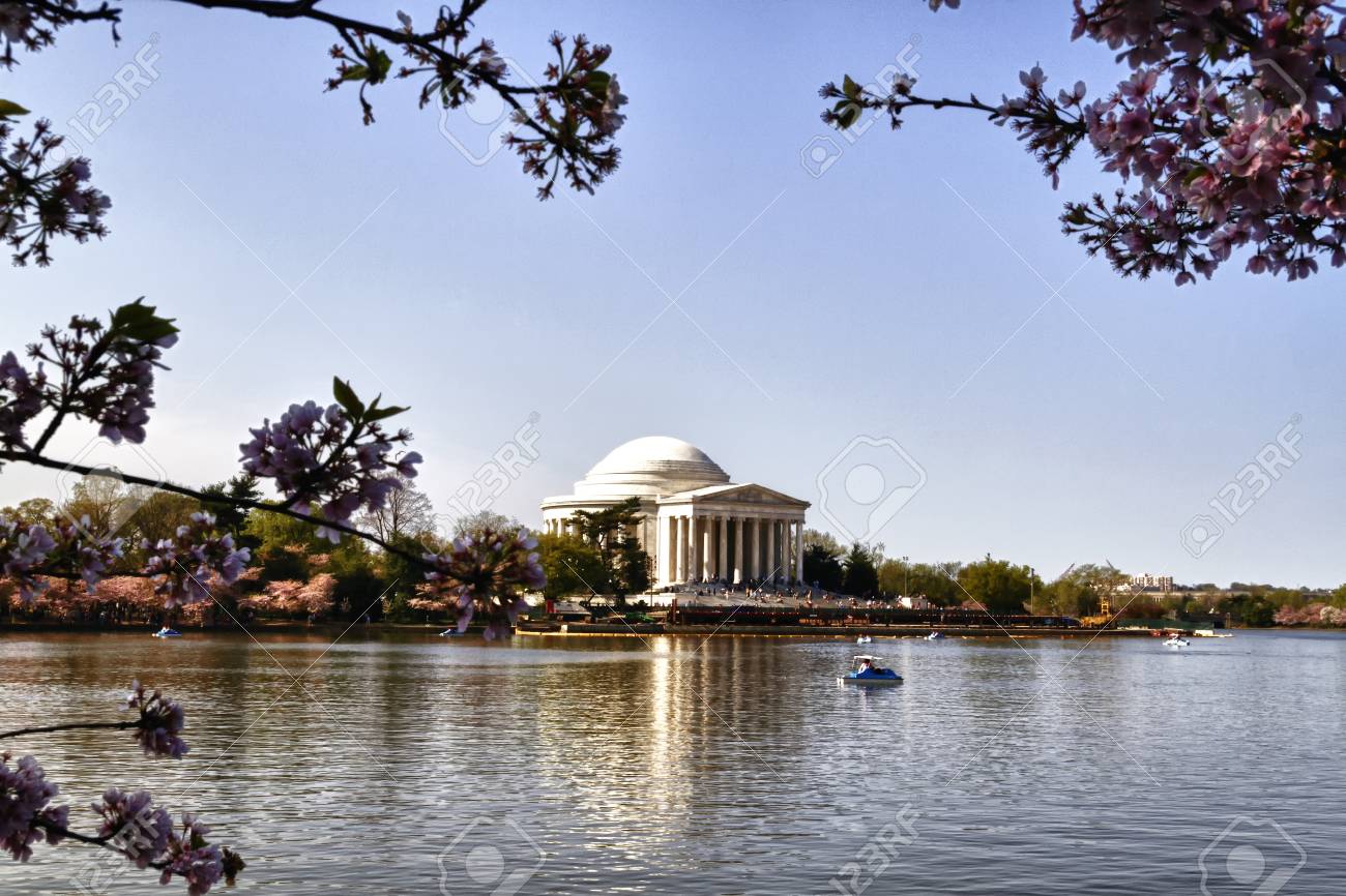 Exterior facade of the Thomas Jefferson Memorial on the Tidal Basin in Washington DC. - 37904251 Exterior facade of the Thomas Jefferson Memorial on the Tidal Basin in Washington DC. - 37904251