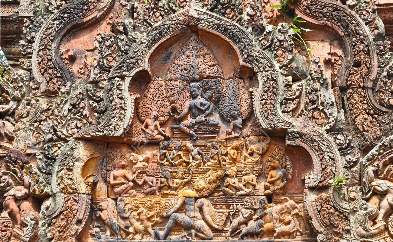 バンテアイ スレイ寺院 シェムリ アップ カンボジアで美しい赤い砂岩レリーフ の写真素材 画像素材 Image