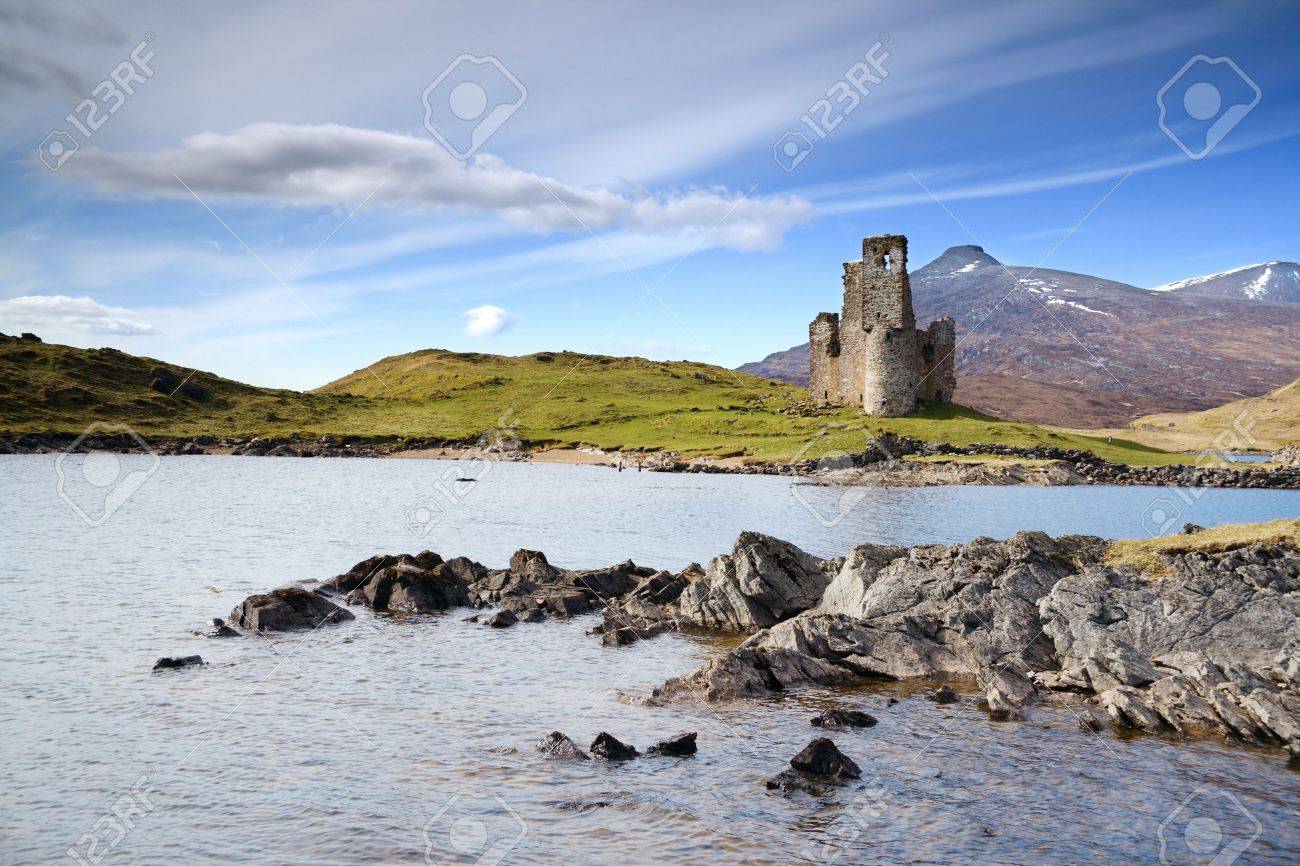 アードレック城に 海岸の湖 Assynt スコットランド の写真素材 画像素材 Image