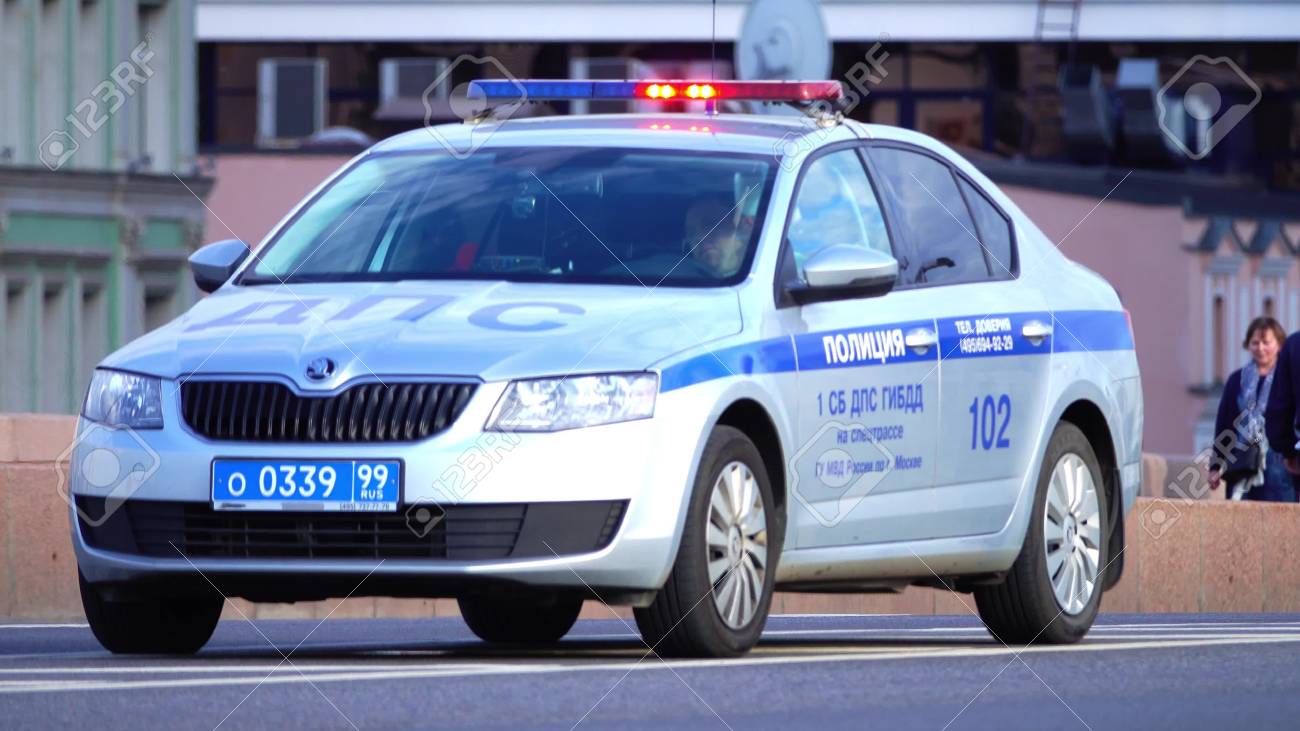 モスクワ ロシア連邦 17 年 6 月 11 日 ロシアの道路警察シュコダ オクタヴィア パトカー ライト バーで の写真素材 画像素材 Image