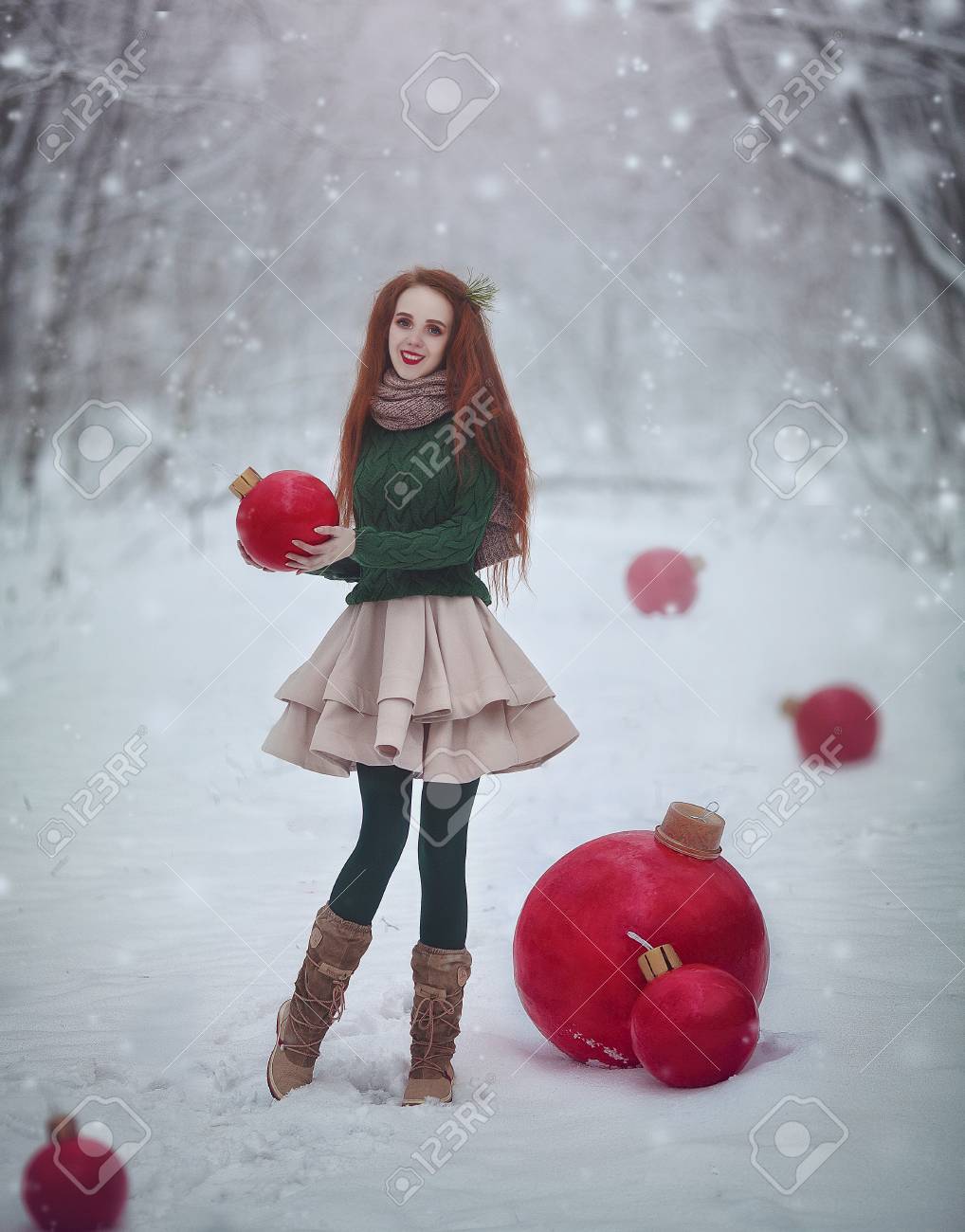 devushka-hodit-s-sharikami