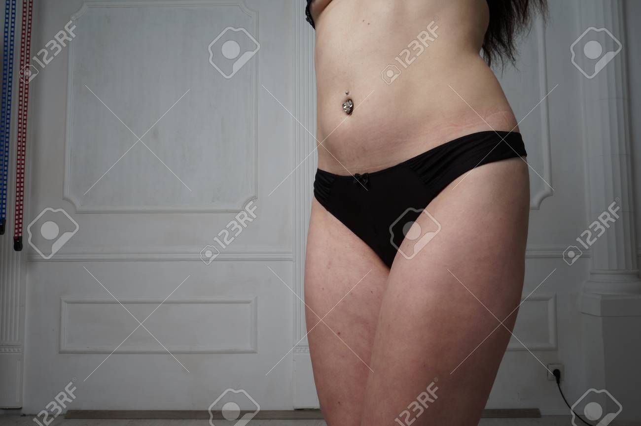美しいスリムな女性の体 完璧なスリムは引き締まった少女の若い体です フィットネスや整形外科と審美的な美容 しっかりしたお尻 灰色の背景にポーズ黒いビキニでスポーティな女の子は の写真素材 画像素材 Image 美しいスリムな女性の体 完璧なスリムは引き締まった少女の若い体です フィットネスや整形外科と審美的な美容 しっかりしたお尻 灰色の背景にポーズ黒いビキニでスポーティな女の子は の写真素材 画像素材 Image
