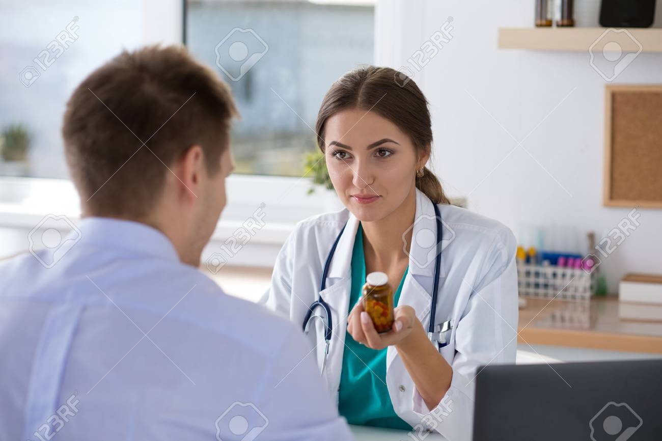 Female medicine doctor prescribing pills to her male patient. Healthcare, medical and pharmacy concept. - 47974744 Female medicine doctor prescribing pills to her male patient. Healthcare, medical and pharmacy concept. - 47974744