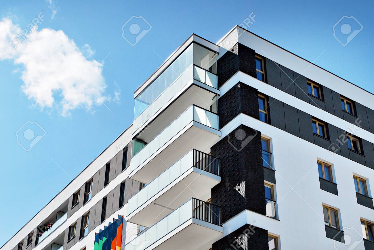 モダンで高級マンション の写真素材 画像素材 Image