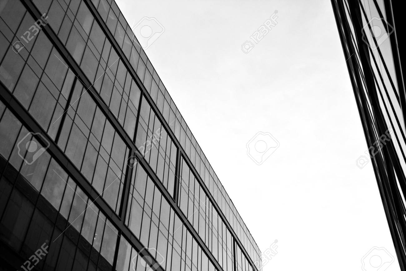 オフィスビル ビジネスビル 建物の外観 白黒 の写真素材 画像素材 Image