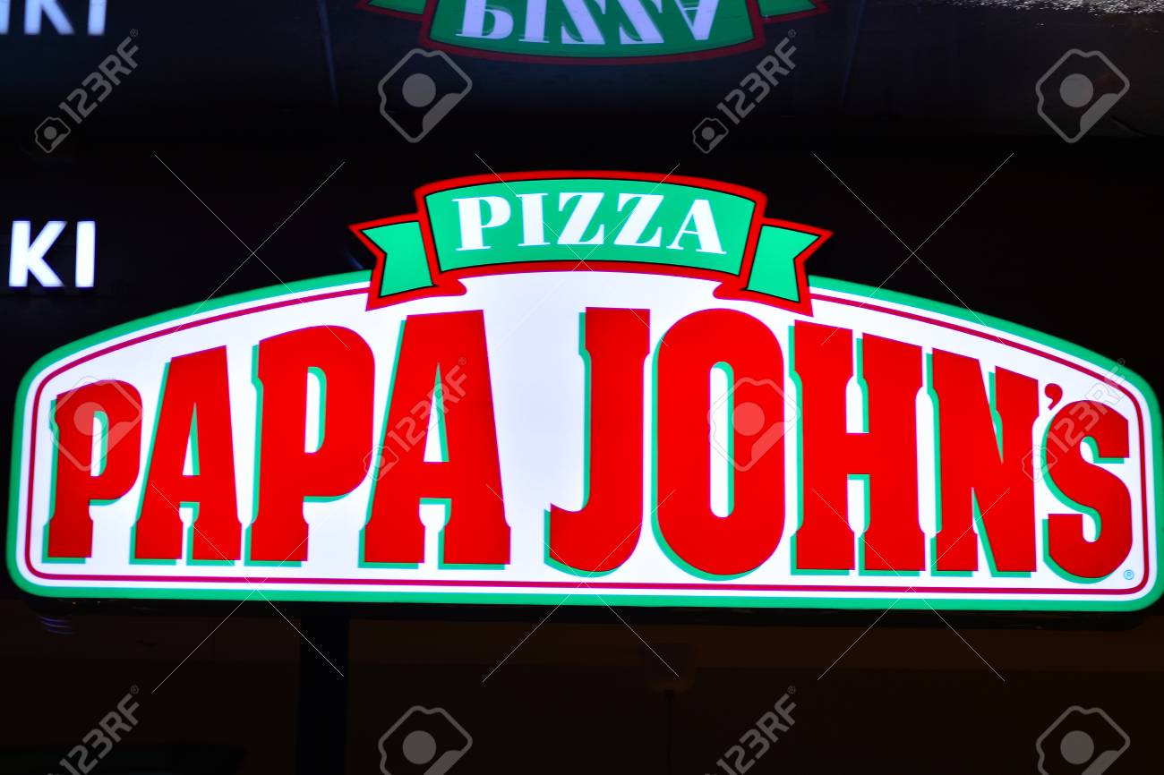 폴란드 바르샤바. 2018년 12월 18일. 파파존스 피자 간판. 회사 피자 간판 파파존스. 로열티 무료 사진, 그림, 이미지 그리고  스톡포토그래피. Image 113749904