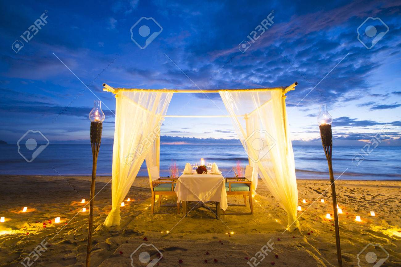 Diner Mis En Place Sur La Plage Romantique Banque D Images Et Photos Libres De Droits Image