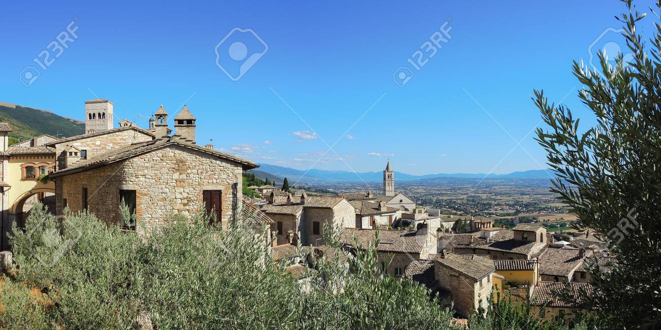 アッシジ イタリア ユネスコの世界遺産に 歴史的建造物と旧市街の中心の家 の写真素材 画像素材 Image