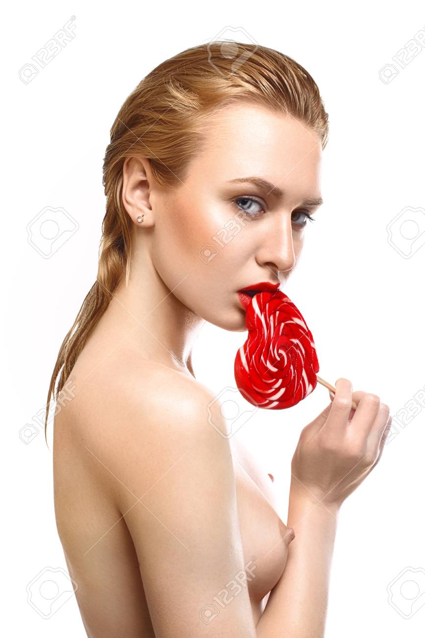 Wunderschöne Blondine posiert nackt für dich Wunderschöne Blondine posiert nackt für dich