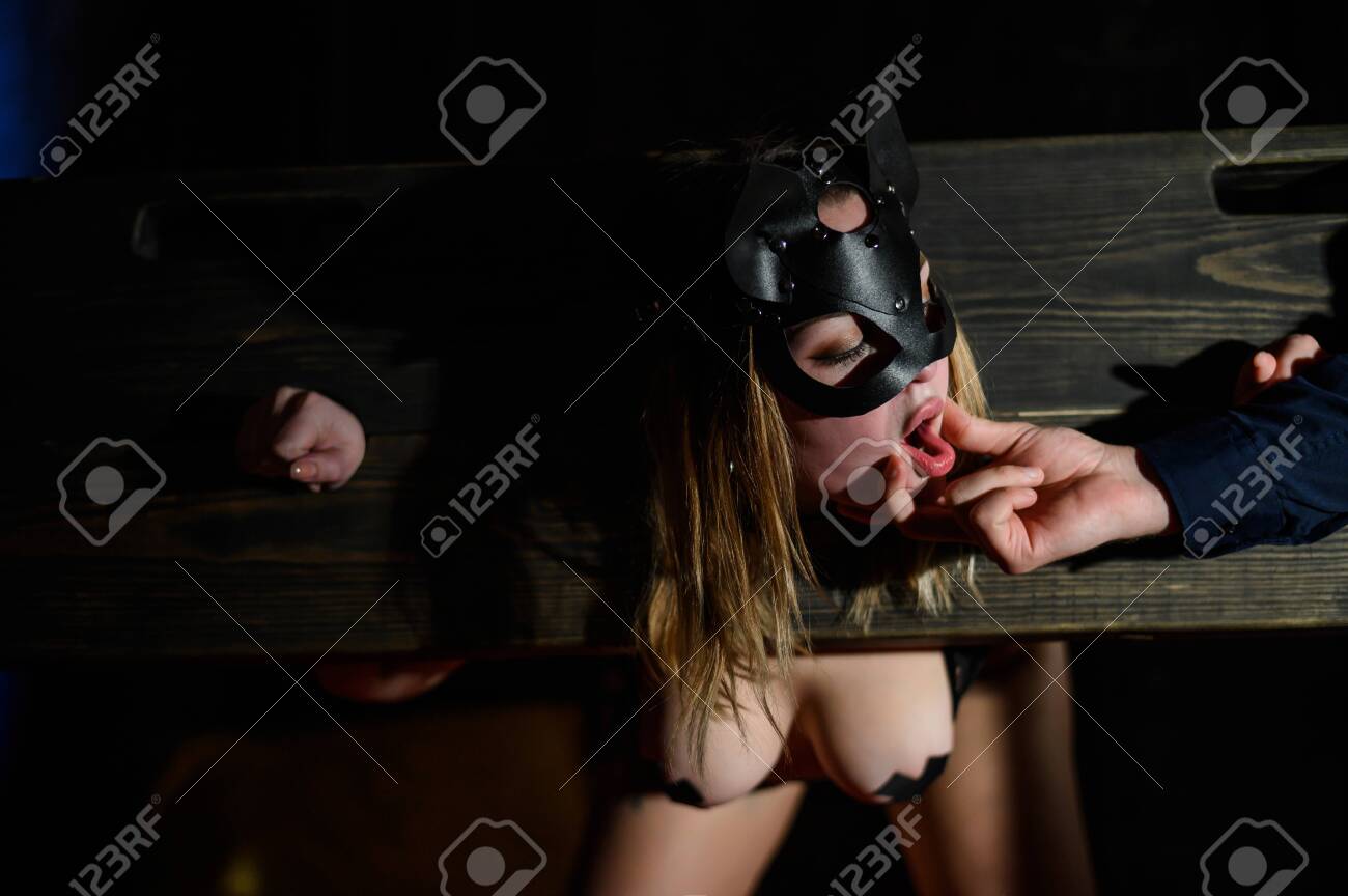 Jinsiy aloqani tomosha qiling: onasi yomon baholar uchun oglini jazolaydi Oqituvchi va talaba porno video