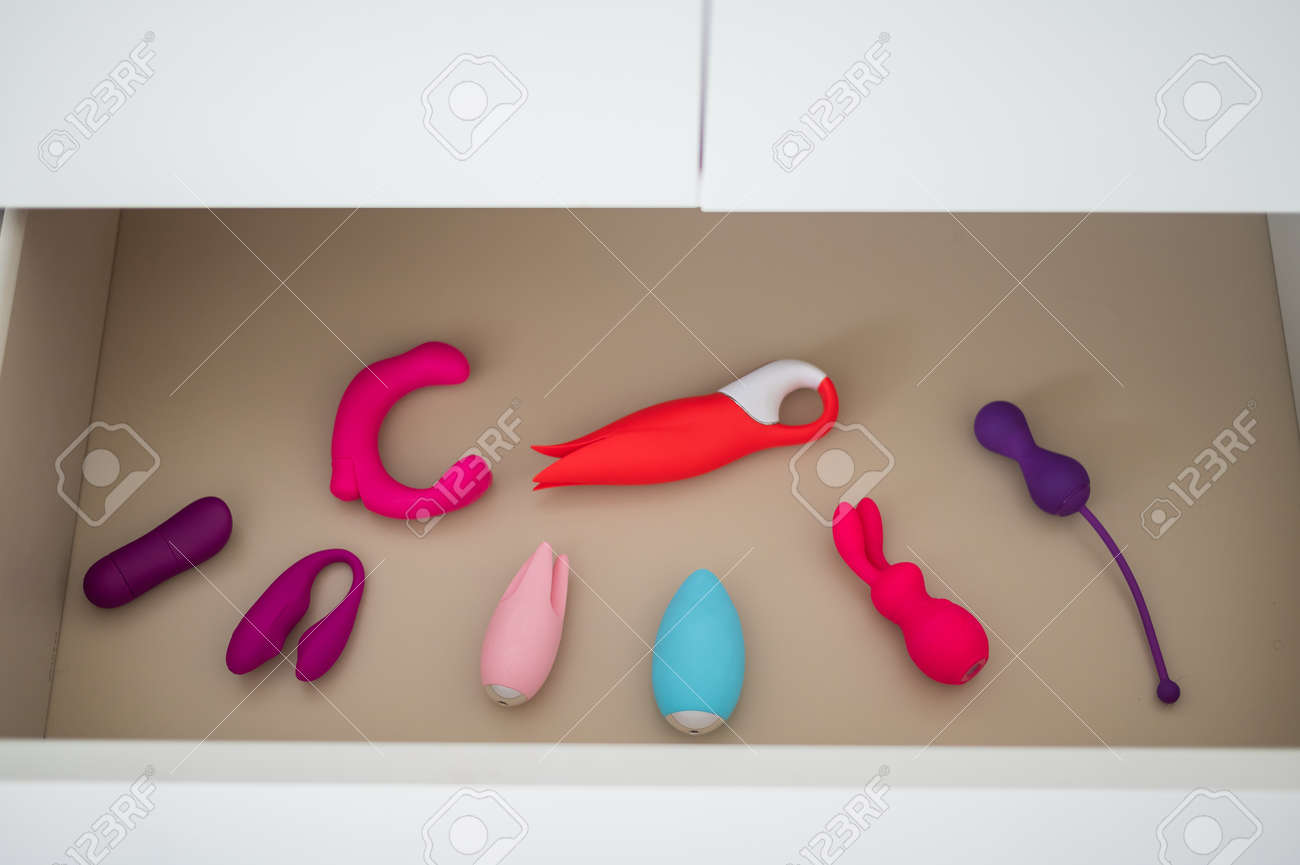 箪笥の中　バイブ 