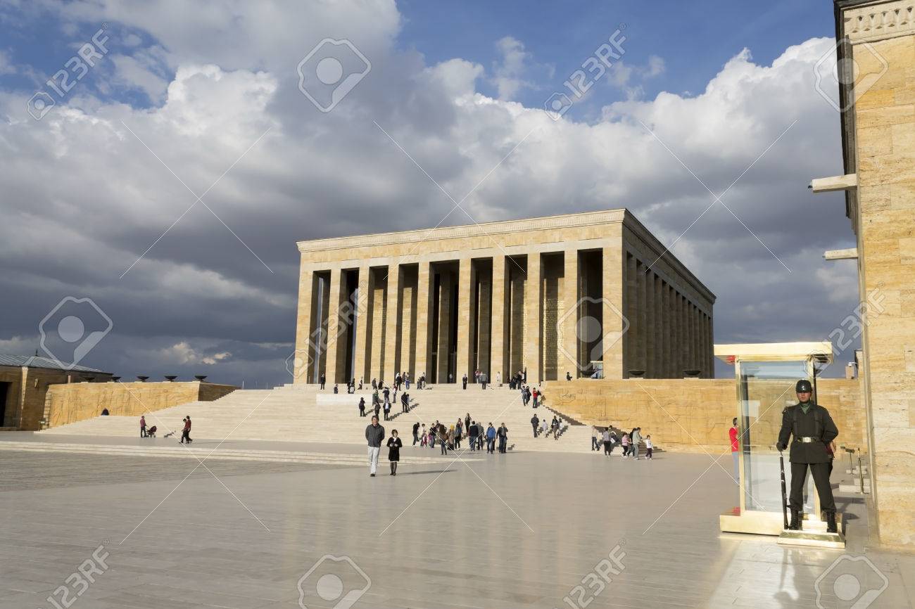 アンカラ 10 月 24 日 市民のトルコ独立戦争の指導者 トルコ共和国の 12 年 10 月 24 日にアンカラの創始者であるムスタファ ケマル アタチュルク廟への訪問 の写真素材 画像素材 Image