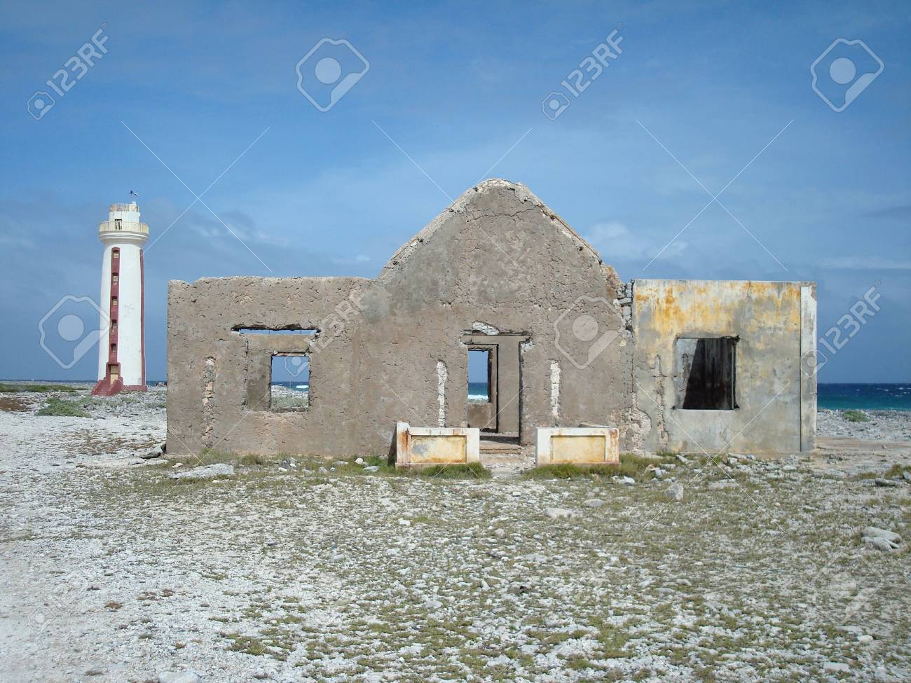 17 年に建てられた Willemstoren 灯台と灯台守の家南ポイント ボネール島 カリブ の写真素材 画像素材 Image