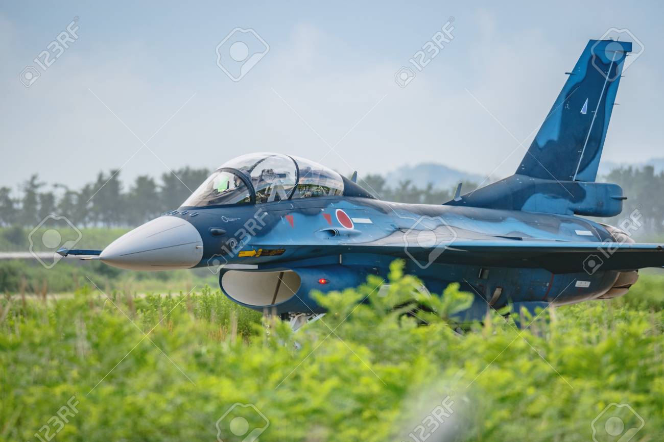 航空自衛隊のf 2ジェット戦闘機 の写真素材 画像素材 Image