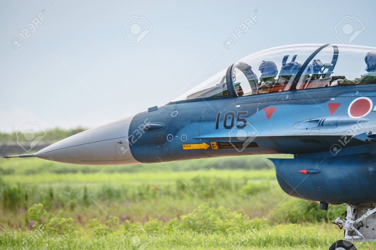航空自衛隊の F 2 戦闘機飛行機 の写真素材 画像素材 Image