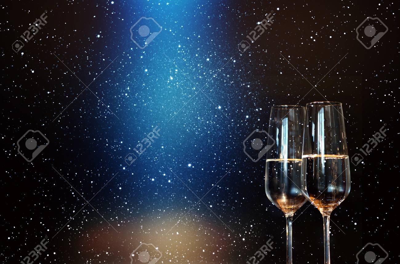 星空と正月飾りのブルー スポット ライト シャンパン の写真素材 画像素材 Image 星空と正月飾りのブルー スポット ライト シャンパン の写真素材 画像素材 Image