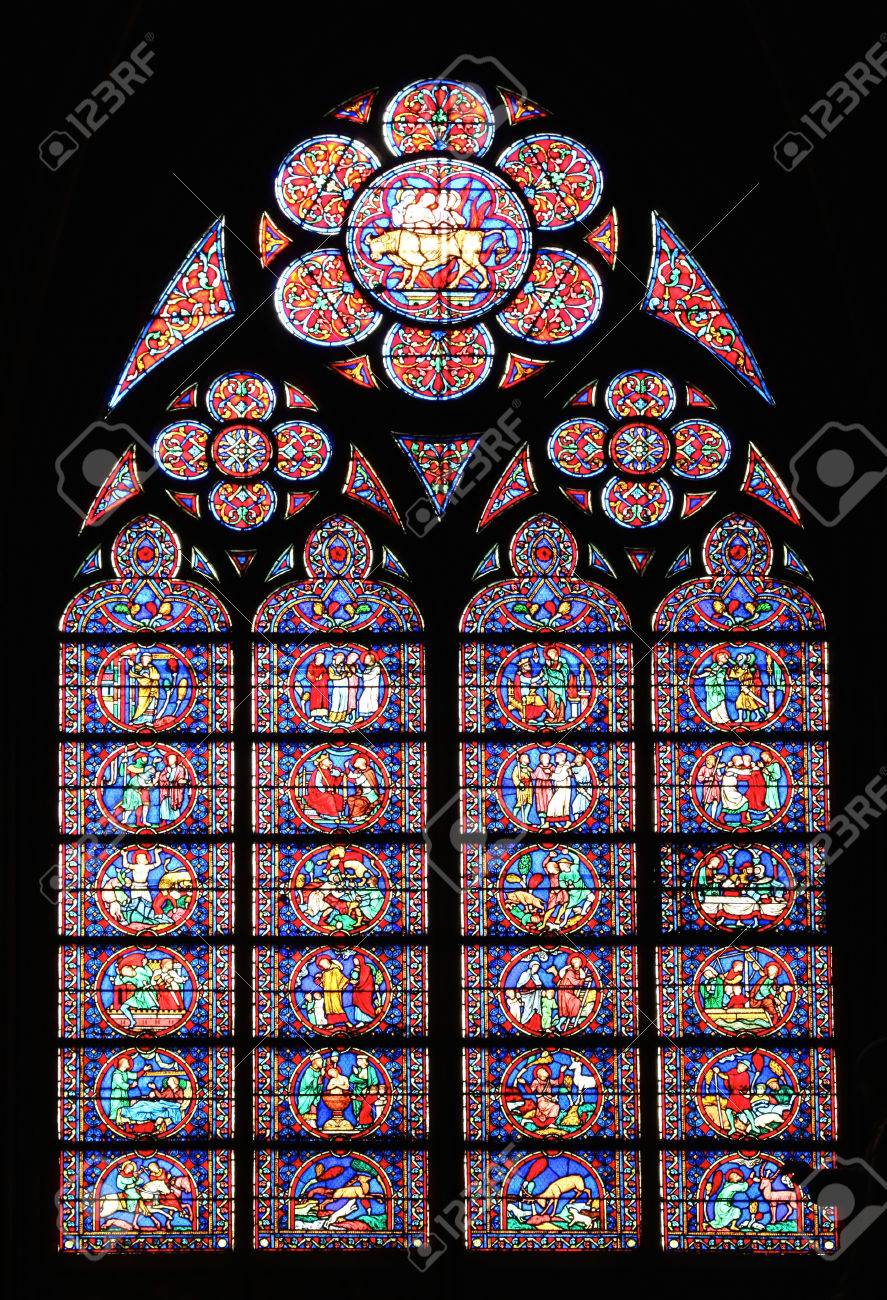 ノートルダム大聖堂パリのノートルダムのステンド グラスの写真素材