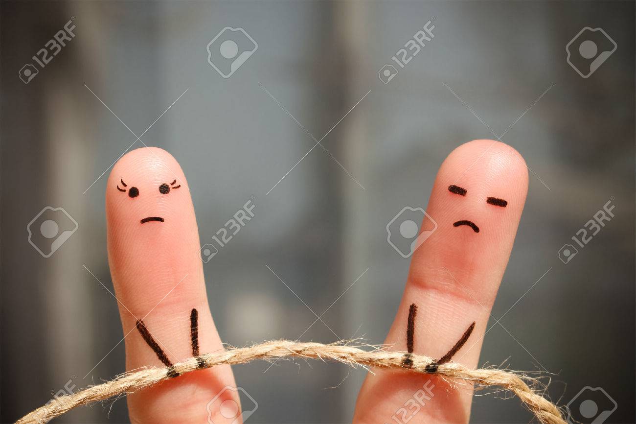 Finger art of couple. Woman and man pull rope. Couple quarreled, can not solve the problem, a misunderstanding. - 57923116 Finger art of couple. Woman and man pull rope. Couple quarreled, can not solve the problem, a misunderstanding. - 57923116