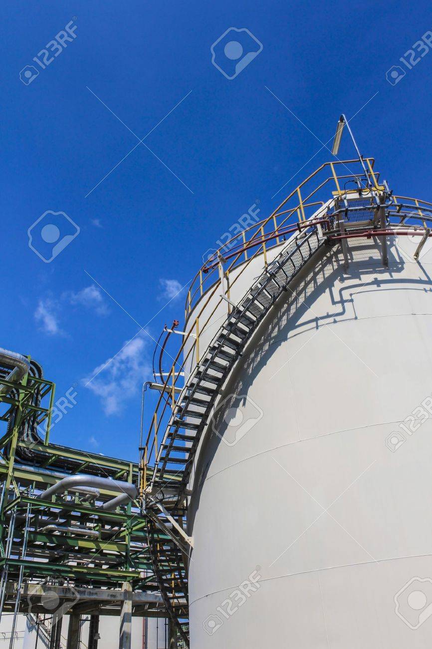 Structure of Oil and chemical factory in day time - 16148341 Structure of Oil and chemical factory in day time - 16148341