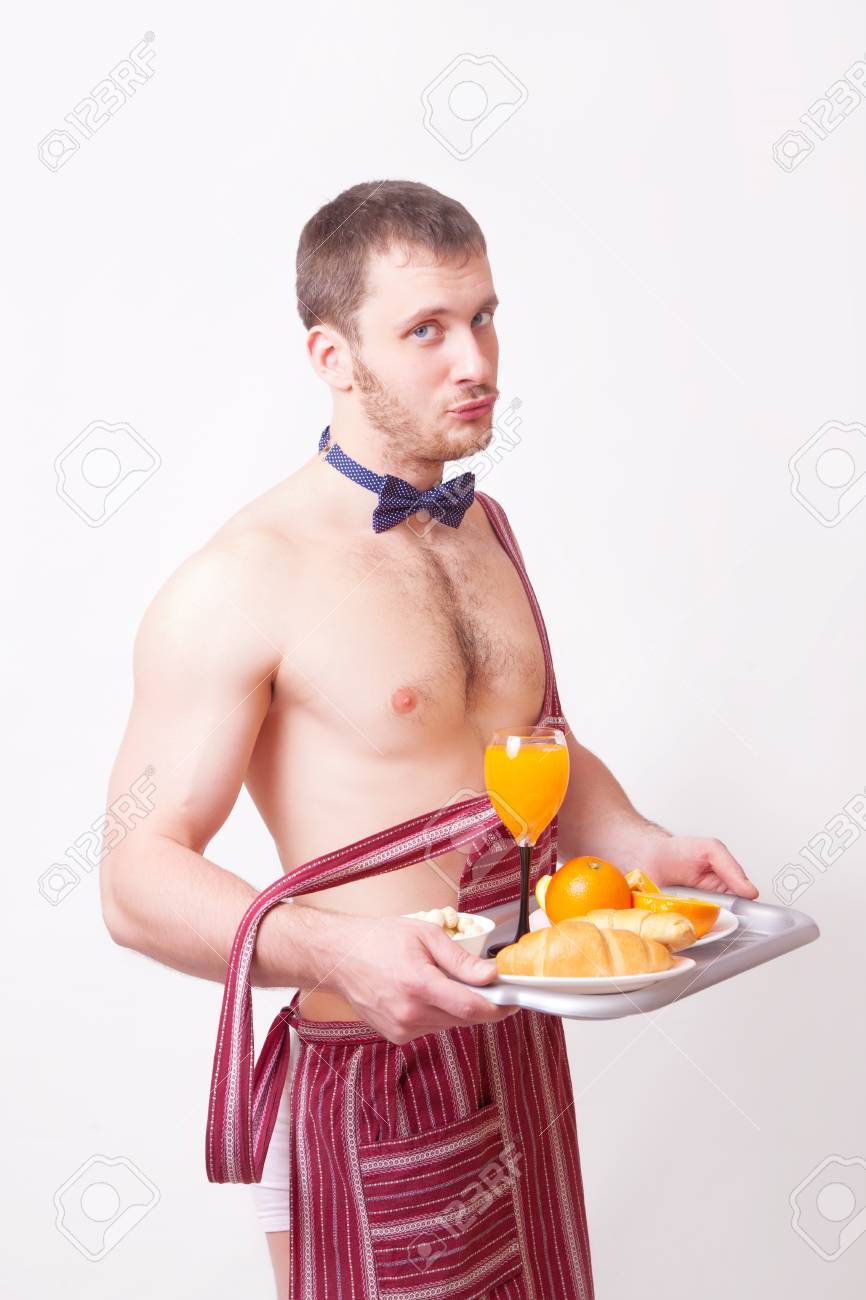 Drole Homme Dans Un Tablier Avec Petit Dejeuner Sur Un Plateau Banque D Images Et Photos Libres De Droits Image