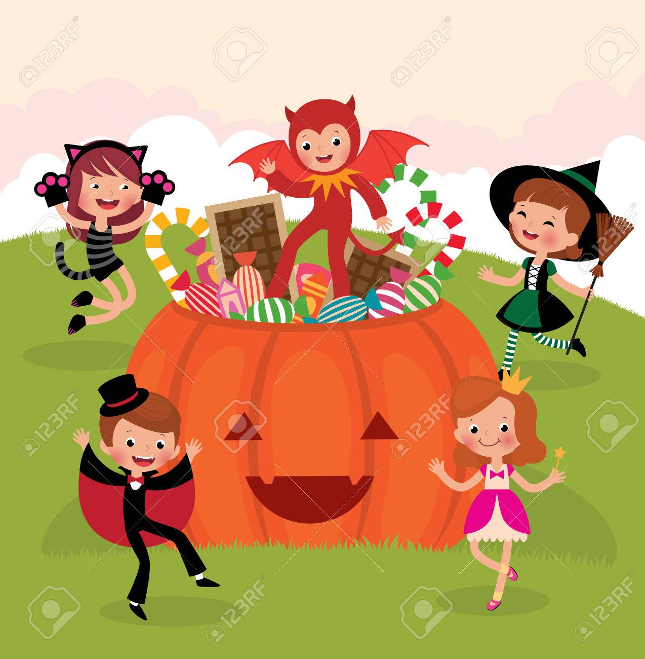 Les Enfants Ayant Plaisir À La Fête D'halloween En Costumes De Monstres  Clip Art Libres De Droits , Vecteurs Et Illustration. Image 31830737.