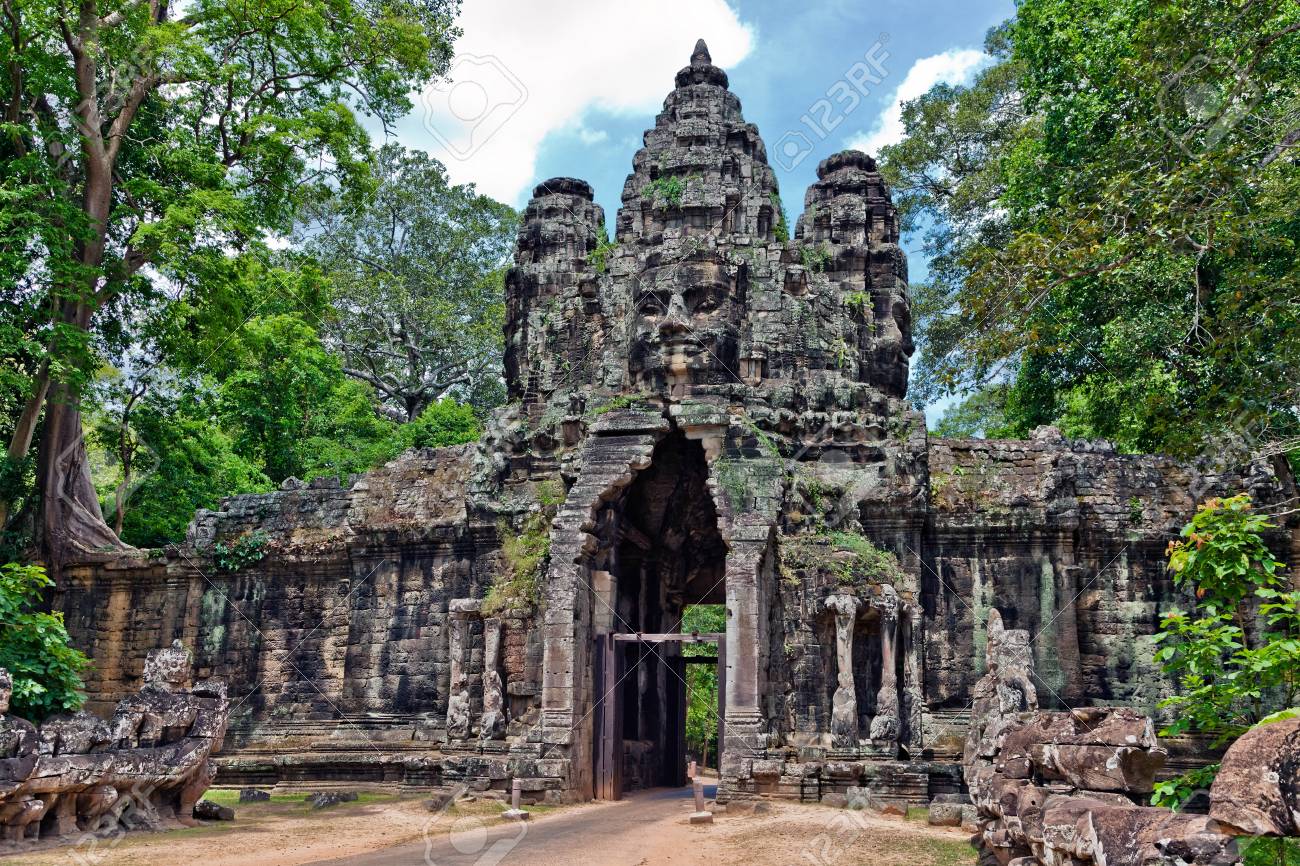 アンコール ワットの入り口に仏のイメージ の写真素材 画像素材 Image