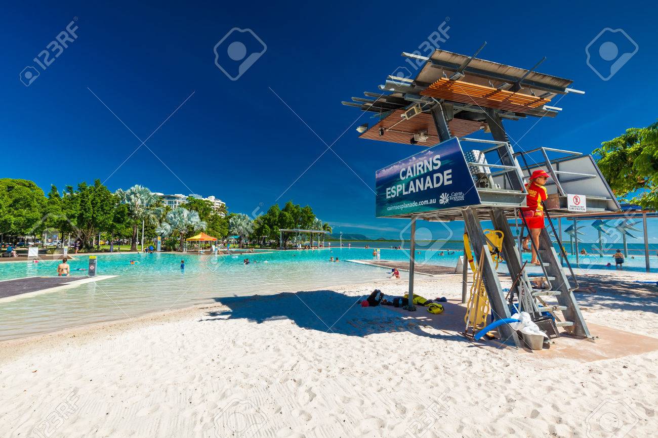 Cairns Australie 27 Mars 2016 Tropical Piscine Lagon Sur Lesplanade à Cairns Avec Plage Artificielle Queensland Australie