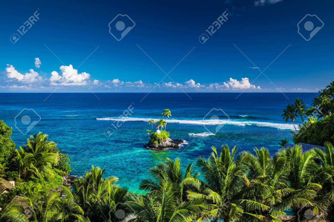 サモア島の小さな島 ウポルでヤシの木と熱帯のビーチ の写真素材 画像素材 Image