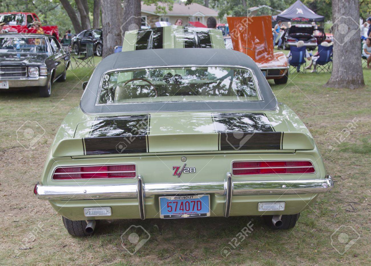 ワウパカに位置する Wi 8 月 25 日 1969 年の後姿 10 回ワウパカに位置するロッド 古典的な車クラブ車ショーで 12 年 8 月 25 日ウィスコンシン州ワウパカのシボレー カマロ Z28 ラリー スポーツ車 の写真素材 画像素材 Image