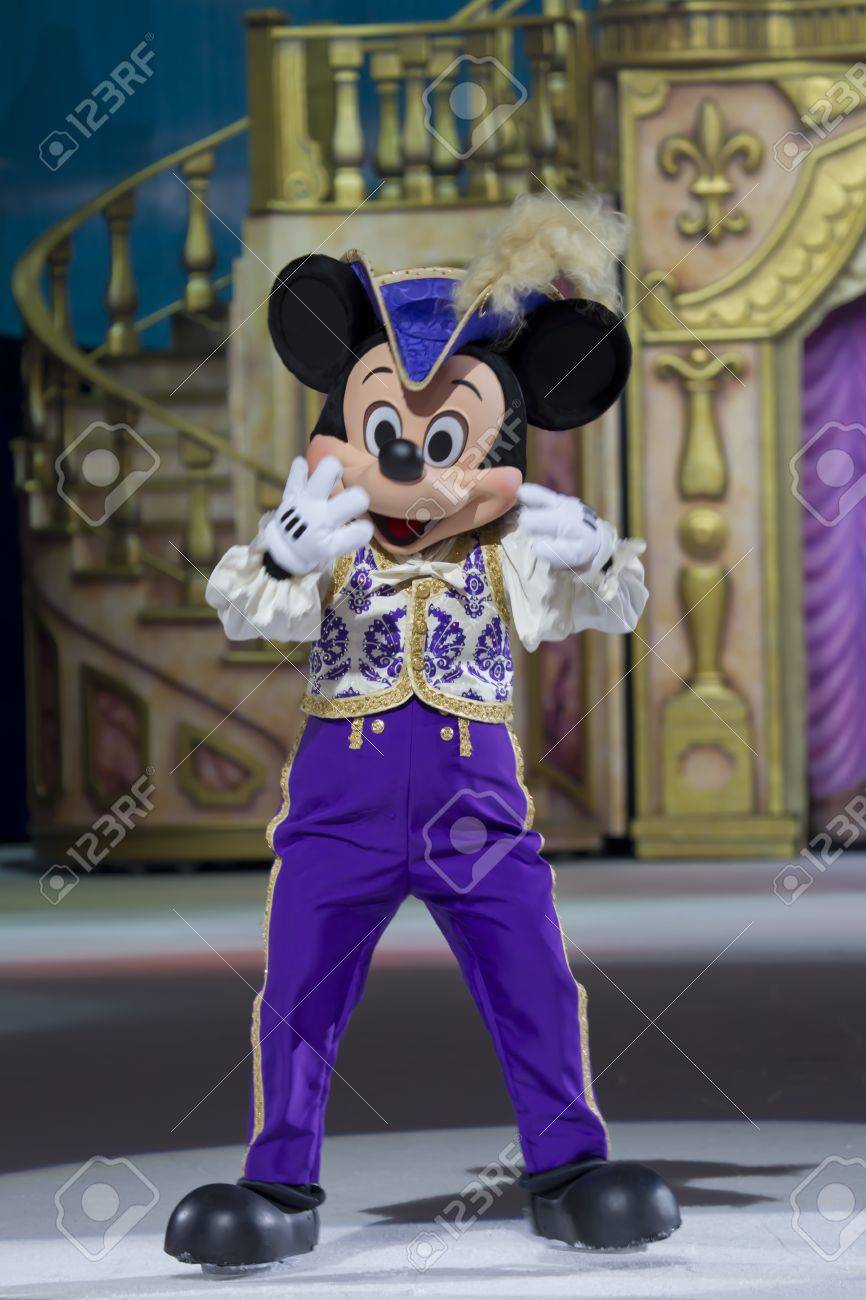 ウォルト・ディズニー　ミッキーのアイススケート Disney ミッキー　ミニー 楽天市場】ミッキー ミニー アイススケート 12.7cm クリスマス