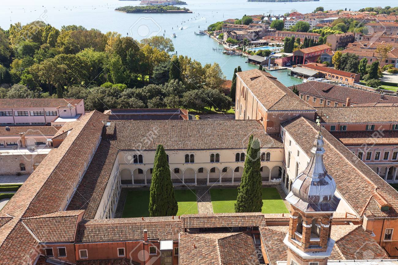 サン ジョルジョ修道院 ヴェネツィア イタリアの 16 世紀のベネディクト会サン ジョルジョ マッジョーレ教会の鐘楼からの眺め 11 世紀に創立された修道院 サン ジョルジョ マッジョーレ教会の横に立っています の写真素材 画像素材 Image サン ジョルジョ修道院 ヴェネツィア イタリアの 16 世紀のベネディクト会サン ジョルジョ マッジョーレ教会の鐘楼からの眺め 11 世紀に創立された修道院 サン ジョルジョ マッジョーレ教会の横に立っています の写真素材 画像素材 Image