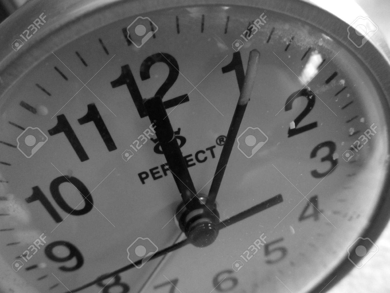 alarm clock 5 minutes after midnight alarm for 5 minutes