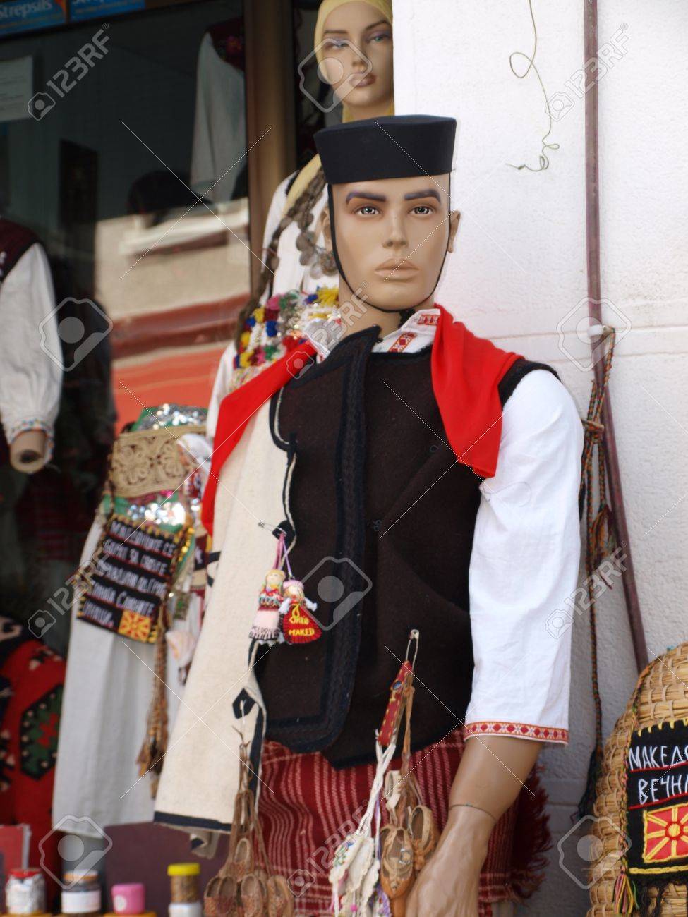 オフリド マケドニア共和国元マケドニアの民俗衣装を着て Manequin の写真素材 画像素材 Image