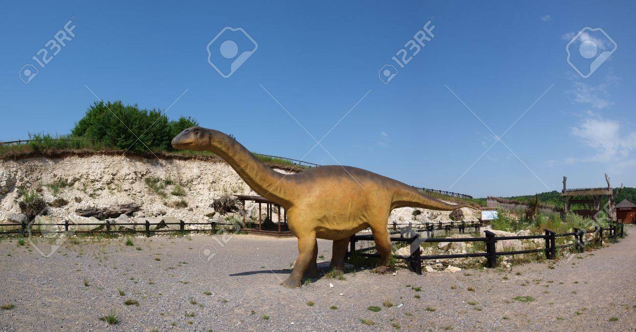 ヴルカノドン Jurapark Baltow Baltow ポーランドでの実物大モデル の写真素材 画像素材 Image