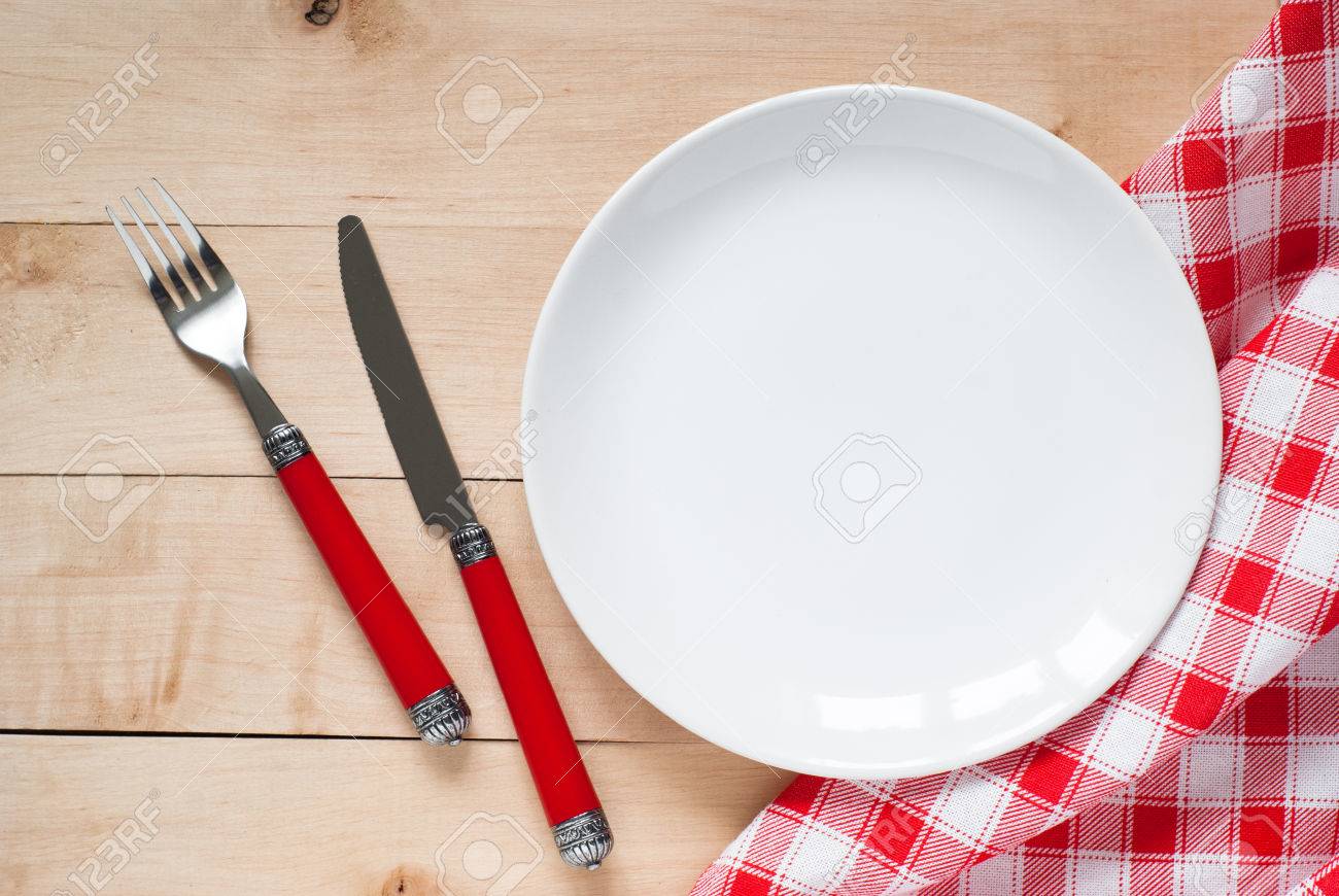 Reglage Avec Une Assiette Des Couverts Et Serviette Dans Des Couleurs Rouges Et Blanches Tableau Vue De Dessus Avec Copie Espace Banque D Images Et Photos Libres De Droits Image