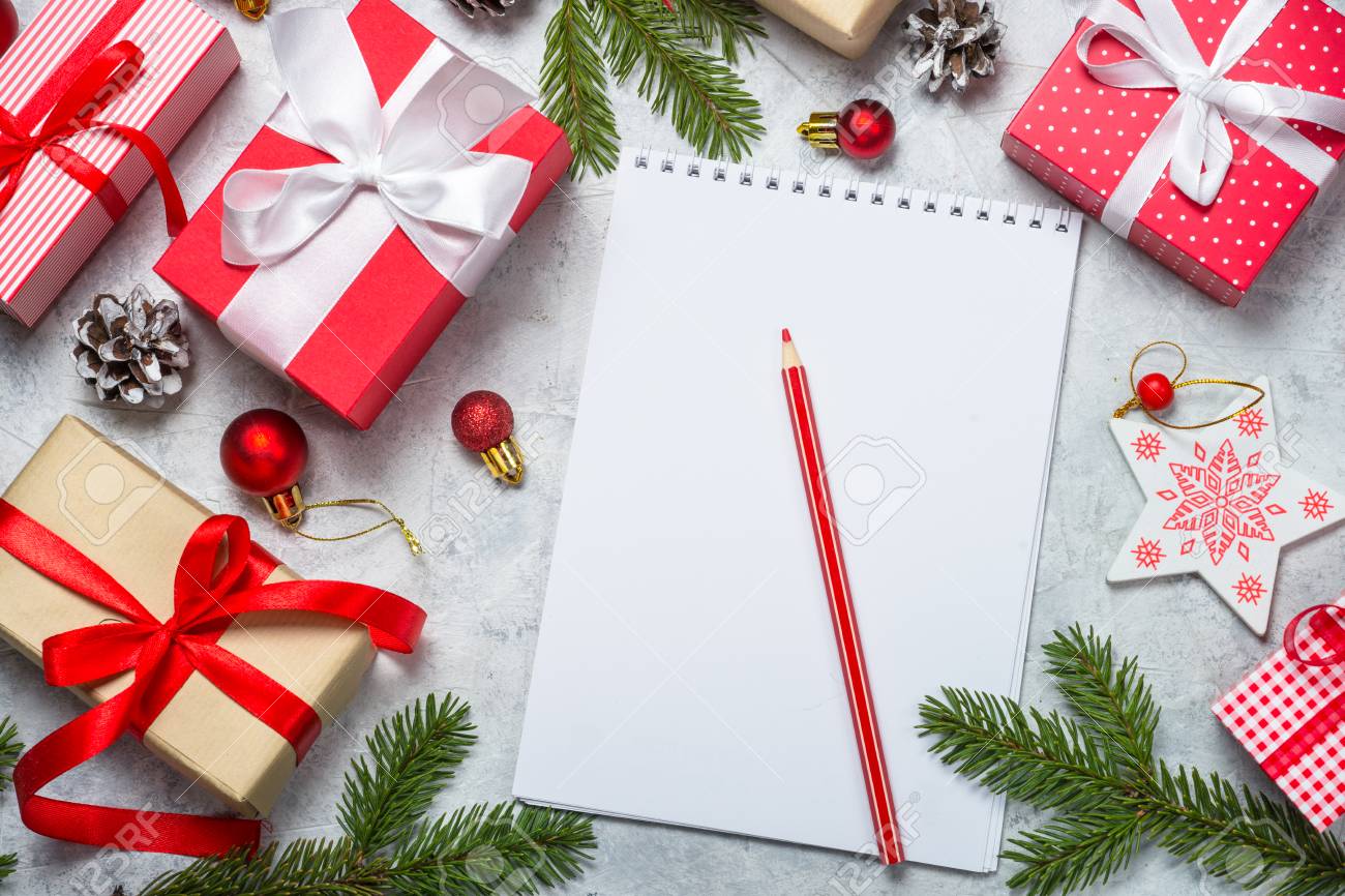 クリスマスの背景 クリスマス プレゼントの包装とお祝いの言葉を書きます 平面図です の写真素材 画像素材 Image 8711