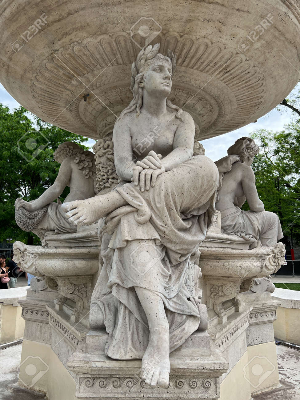 ギリシャ・ローマ彫刻②　花輪を持つ女性像 ギリシャ・ローマ彫刻②花輪を持つ女性像