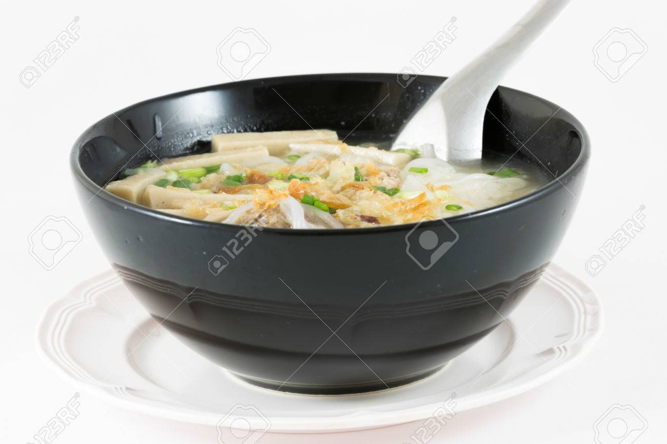 ベトナムのヌードル スープを添えて玉ねぎとコリアンダー Pho Bo の写真素材 画像素材 Image