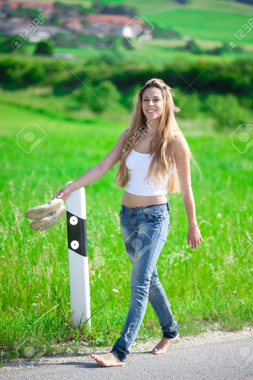 https://previews.123rf.com/images/nakedking/nakedking1809/nakedking180900151/107634096-happy-girl-on-summer-meadow.jpg