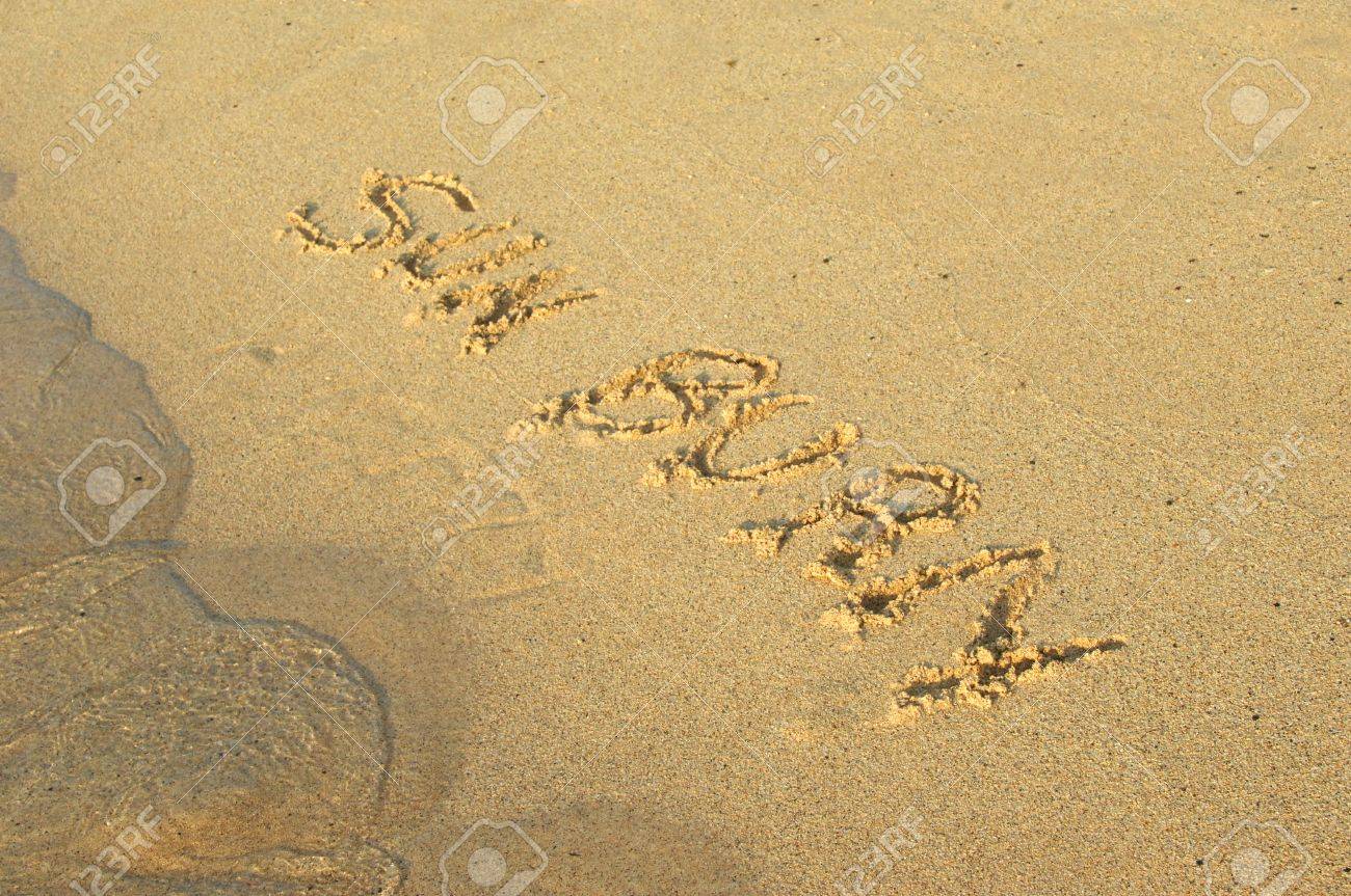 日焼けあなたの夢の休暇を台無しにすることができます 手 砂に書かれた手紙を綴るブレネケ ビーチ カウアイ島 ハワイの 太陽のやけど です の写真素材 画像素材 Image