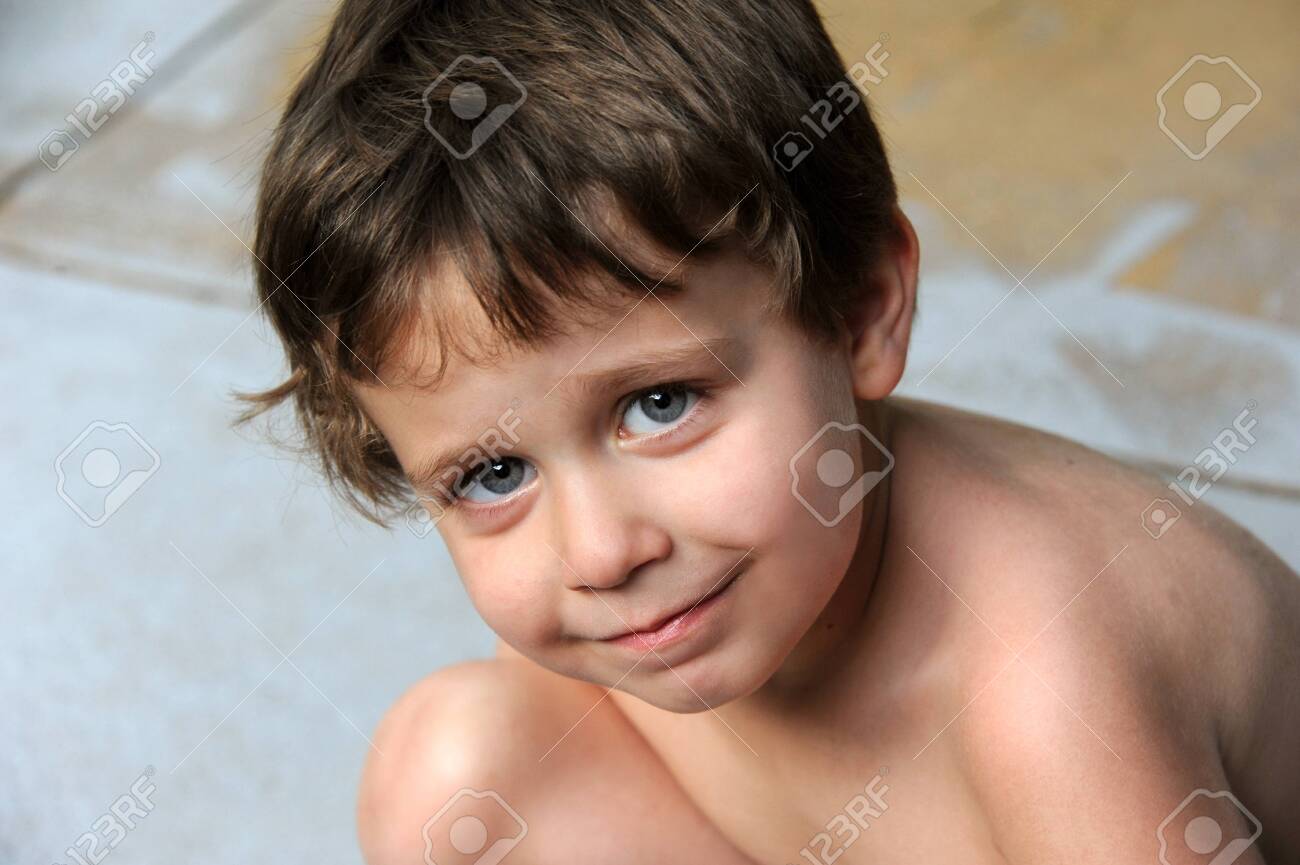 boy kid bowl hair shirtless Adorable Little Boy Plays Outside On A Hot Summer Day In Arkansas. He Is  Shirtless And Has Touseled Brown Hair. Stock Photo, Picture and Royalty  Free Image. Image 143485153.
