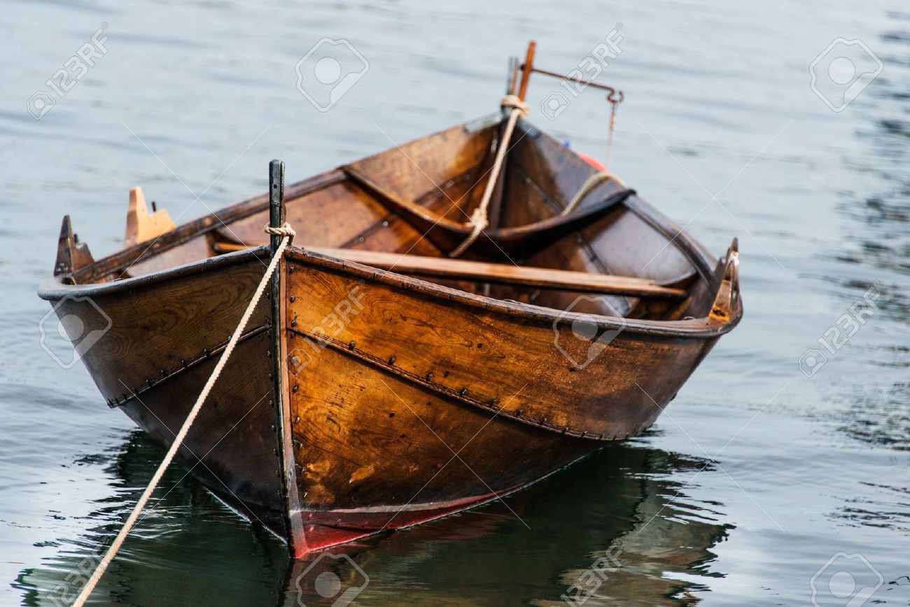 лодка на воде фото лодка на воде фото