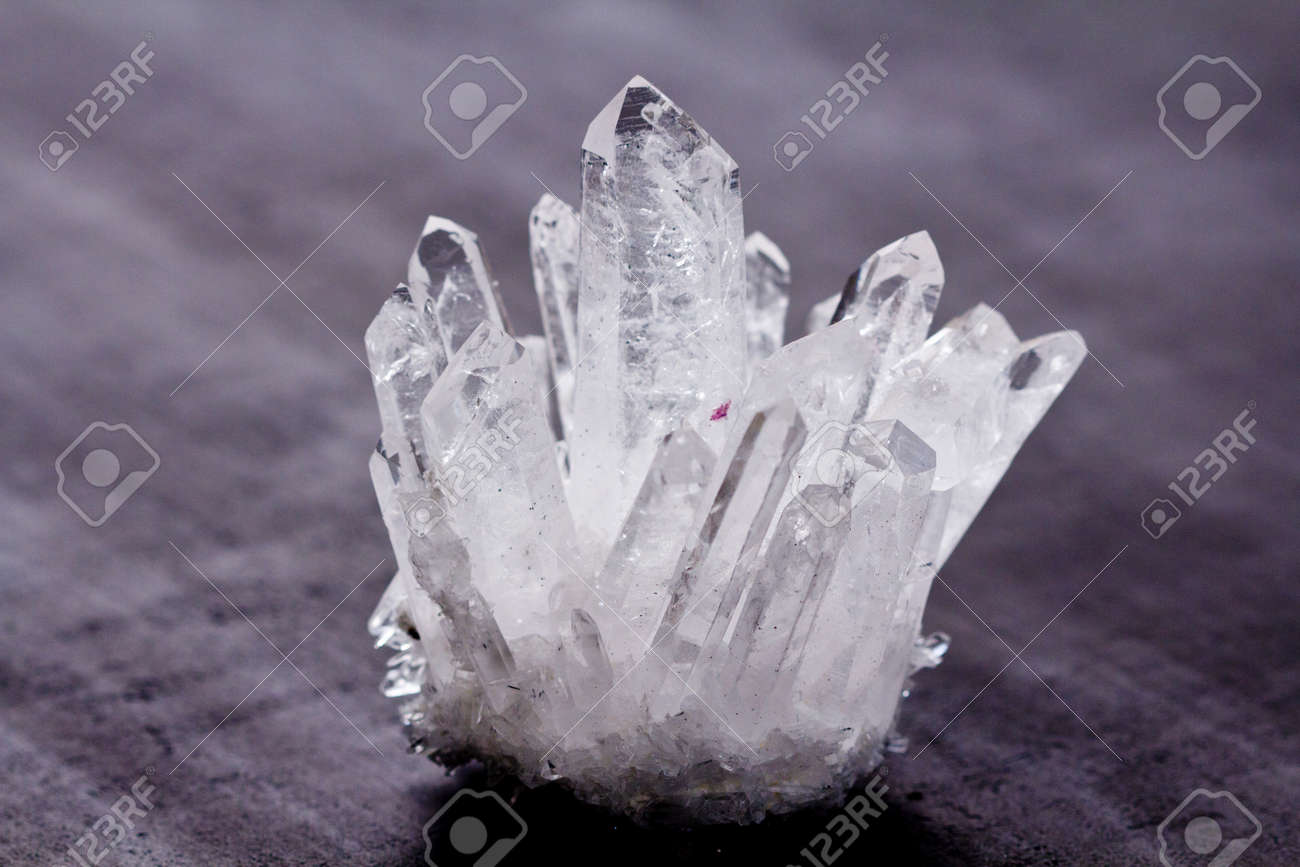 水晶 原石 透明 結晶状 約10cm