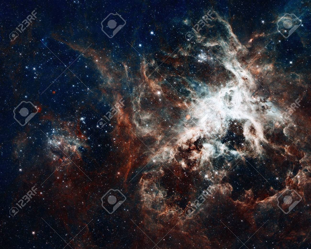 超星団の星星形成領域では R136 と呼ばれます タランチュラ星雲または 30 は 大マゼラン雲の H Ii 地域です Nasa から提供されたこのイメージの要素です の写真素材 画像素材 Image 超星団の星星形成領域では R136 と呼ばれます タランチュラ星雲または 30 は 大マゼラン雲の H Ii 地域です Nasa から提供されたこのイメージの要素です の写真素材 画像素材 Image