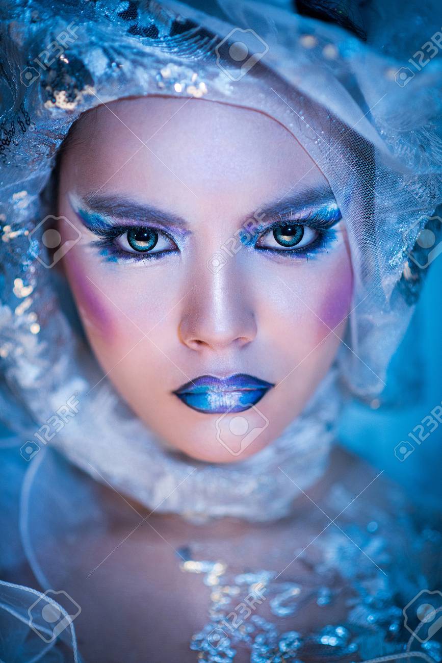 Banque d\u0027images , Winter Beauty Woman. Maquillage Fille de Noël. Beauté maquillage